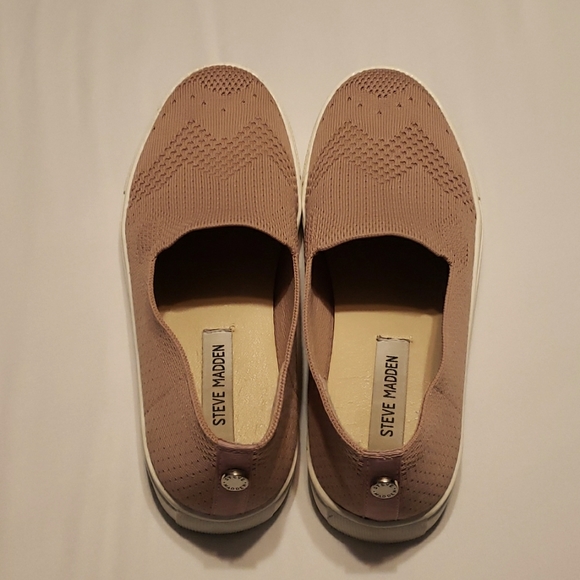 Steve Madden Slip On Shoes - Picture 2 of 3